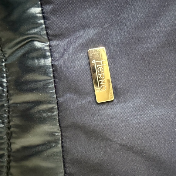 Herno Navy Short-Sleeve Quilted Packable Jacket - Picture 4 of 5